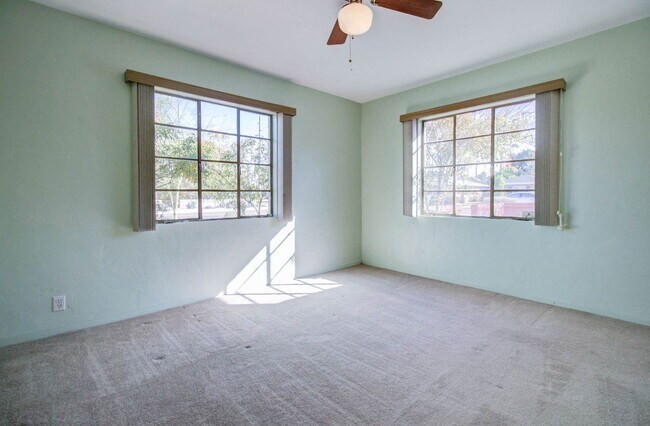 Building Photo - 1301 W Mulberry Dr