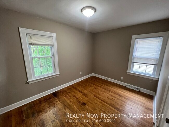 Building Photo - 3638 Glencairn Rd