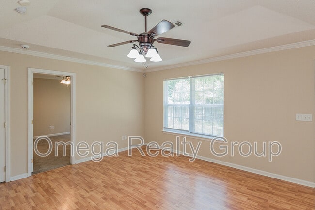 Building Photo - 3550 Cres Gardens Dr