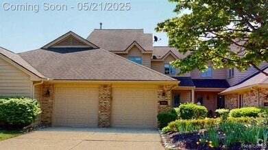 Building Photo - 18182 Blue Heron Dr W