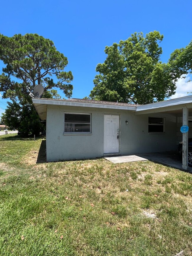 Building Photo - 2 bedroom one bath Duplex