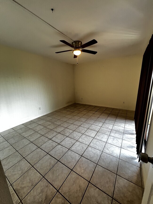 Building Photo - 1702 Park Meadows Dr