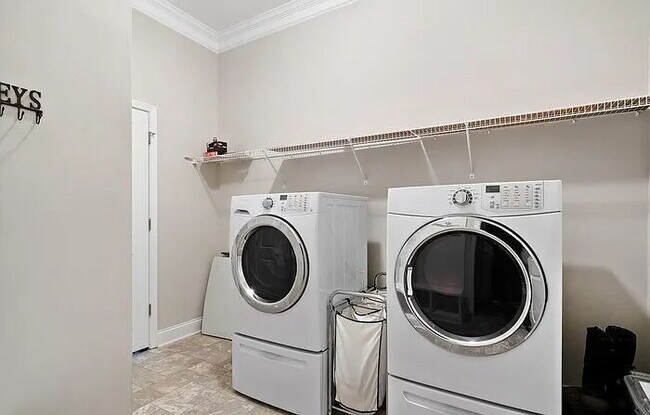 Building Photo - Spacious 4-Bedroom Retreat with 3 Full Baths in Anderson's Prime Location!