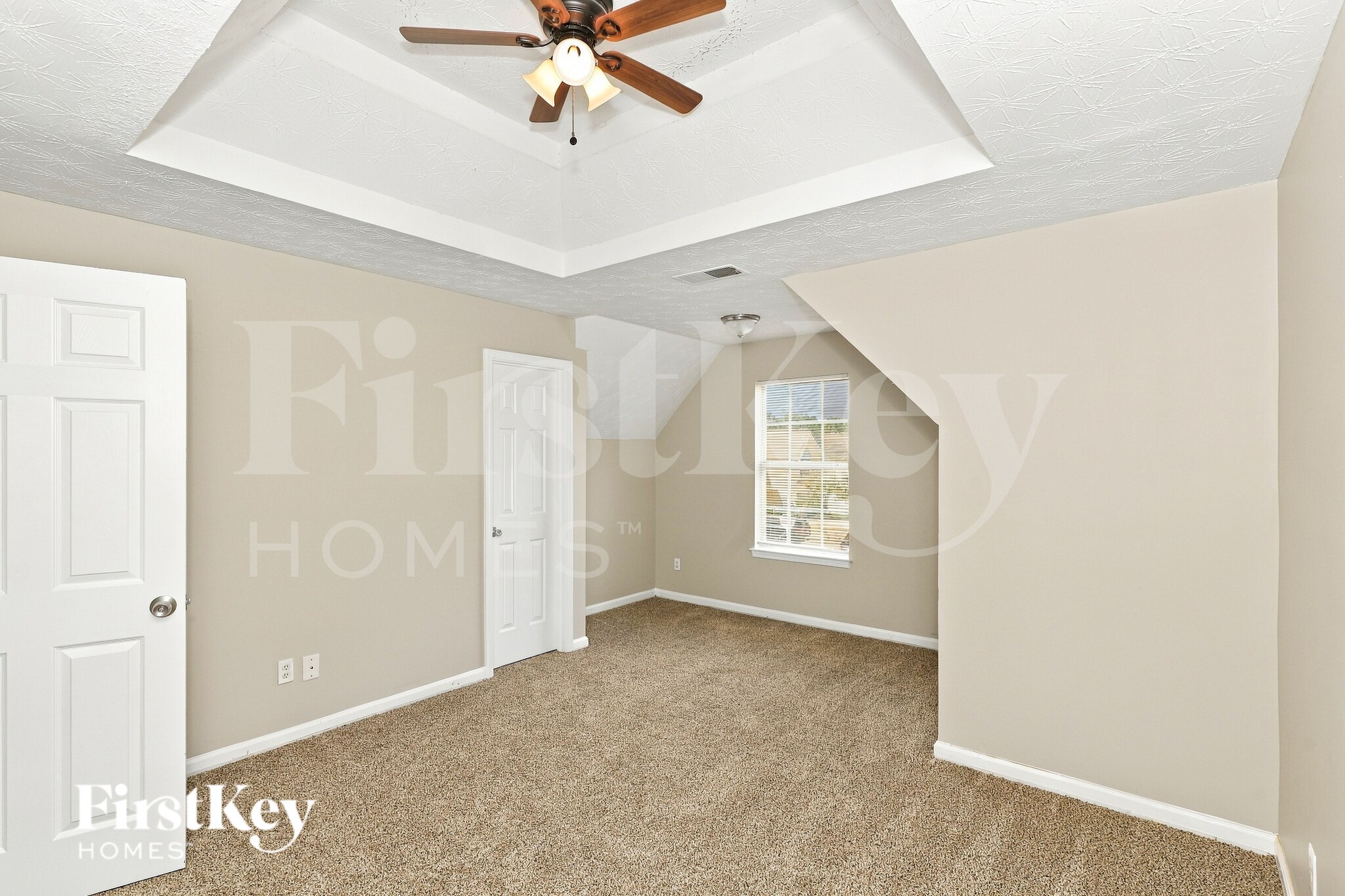 Building Photo - 2896 Two Lakes Cir