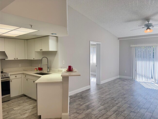 Building Photo - 2119 SE 10th Ave