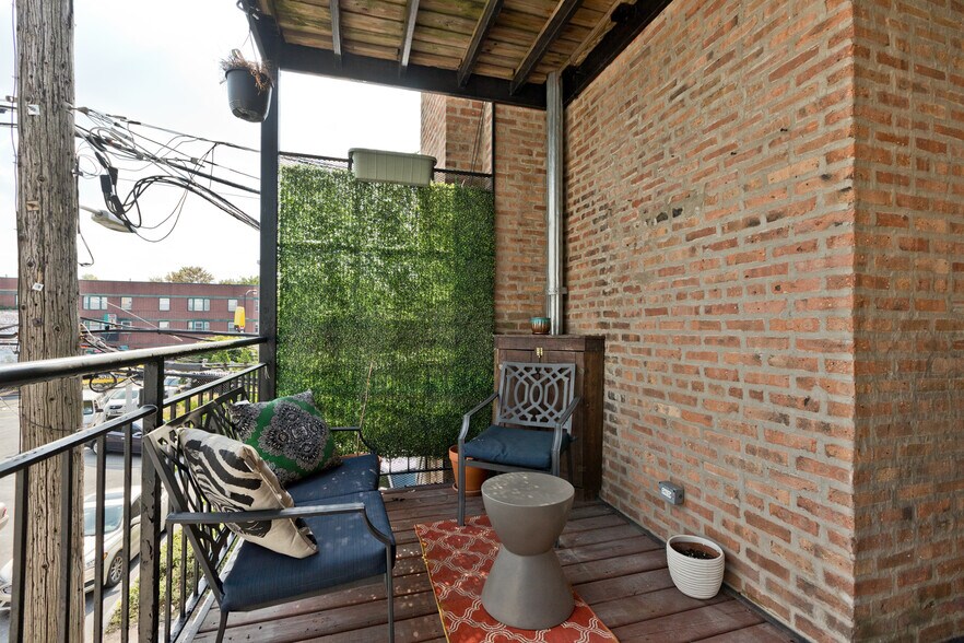 Building Photo - 2715 N Sawyer Ave