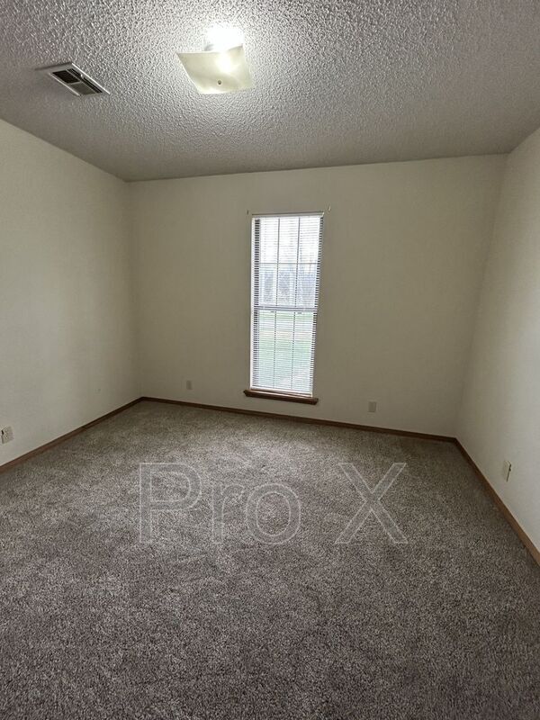 Building Photo - 7097 SE 66th Terrace