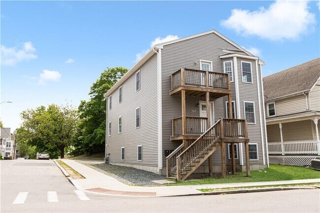 Building Photo - Charming 3-Bed, 1-Bath Providence Apartmen...