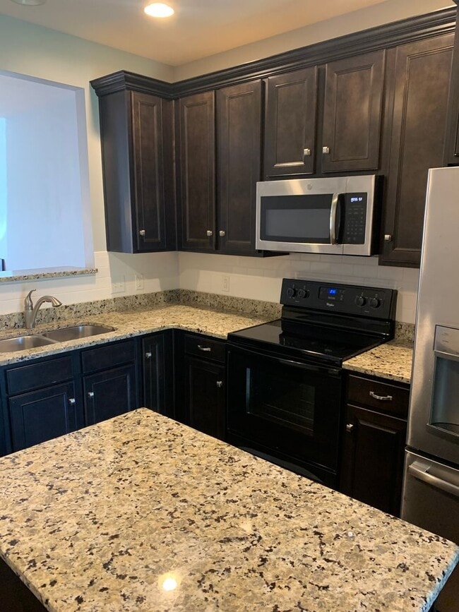 Building Photo - Traemoor Village Townhome