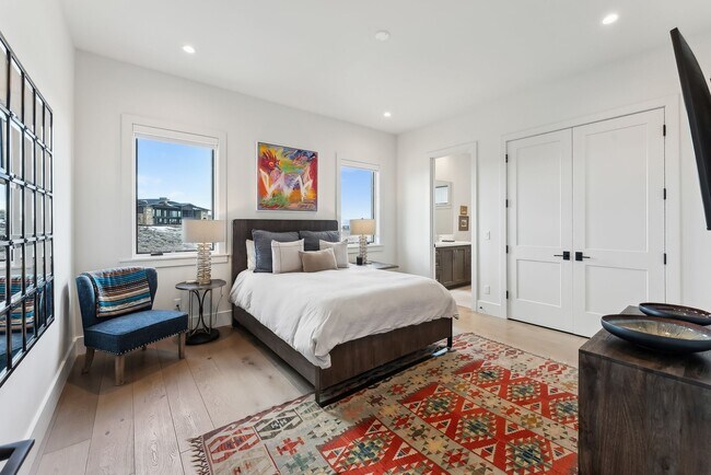 Building Photo - 3450 Ridgeway Dr