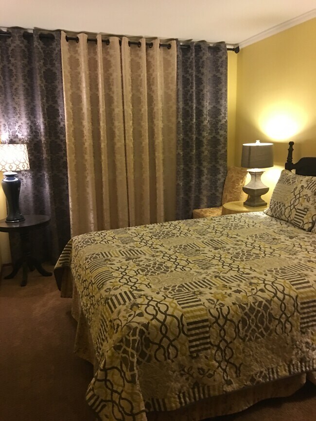 Building Photo - 1255 Yosemite St