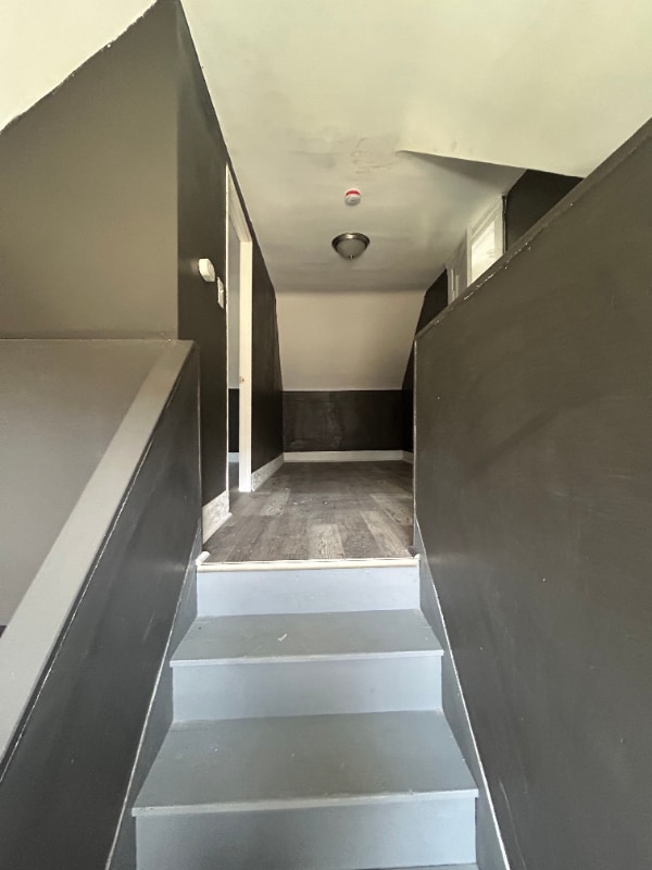 Building Photo - 1210 E 84th St