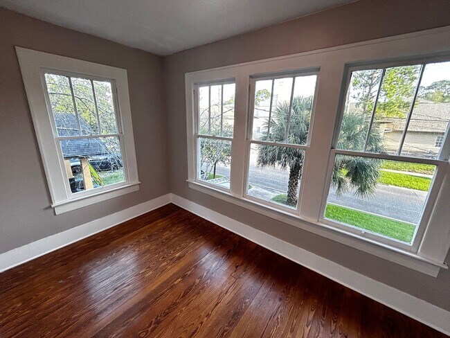 Building Photo - 2561 Rosselle St