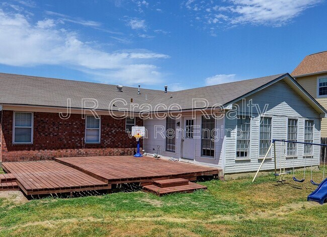 Building Photo - 1308 White River Dr