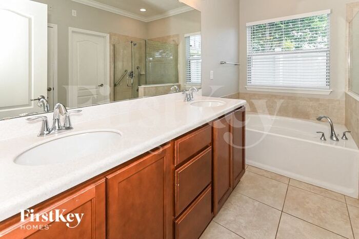 Building Photo - 8906 Devon Pines Dr