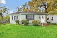 Building Photo - 206 Pinehill Dr