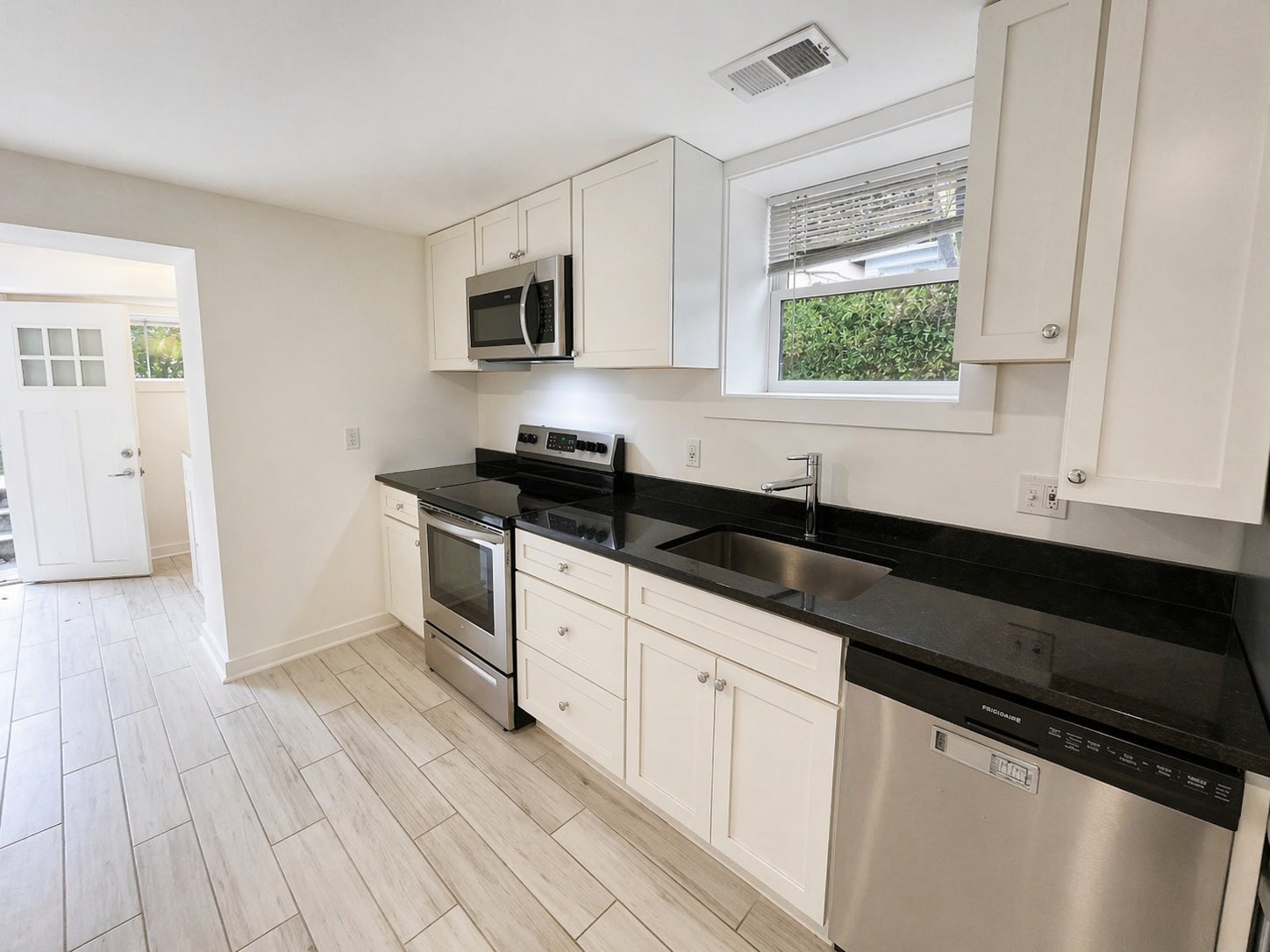 Building Photo - 720 Quebec Pl NW