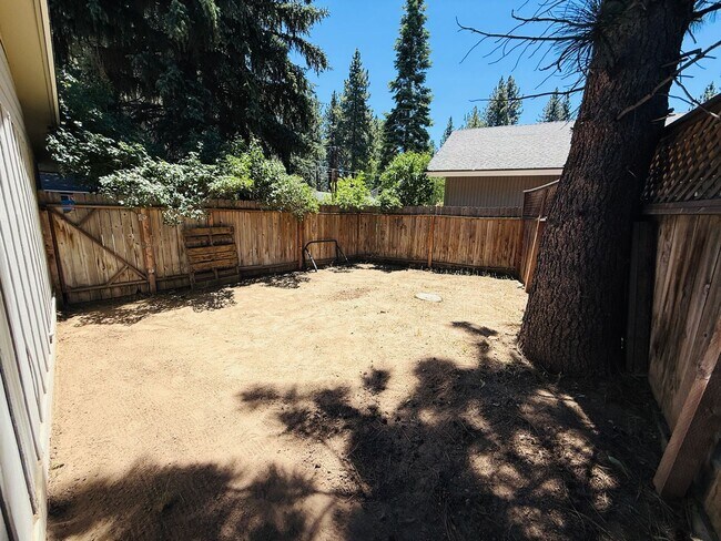 Building Photo - Pet Friendly 4 bed 2 bath house for rent at 1222. Jobs Peak