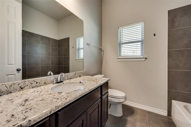 Building Photo - 9408 Lakeway Dr