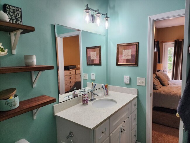 Building Photo - ~~~ LORDS CREEK ~~~