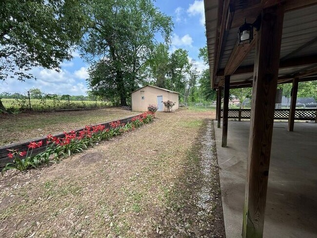 Building Photo - Lakeside Dream Home: Fully Remodeled 4BD/2BA Near Loop 323