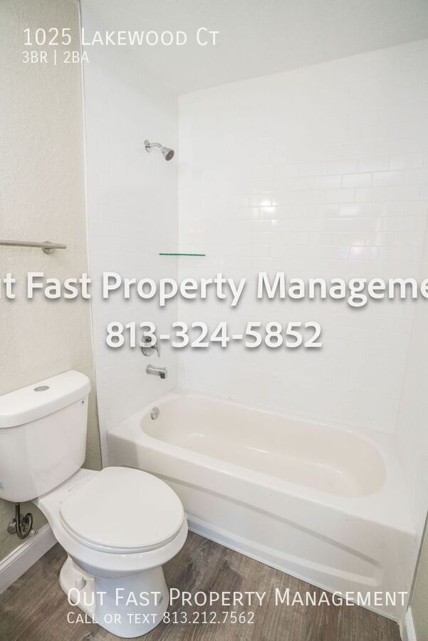 Building Photo - 1025 Lakewood Ct