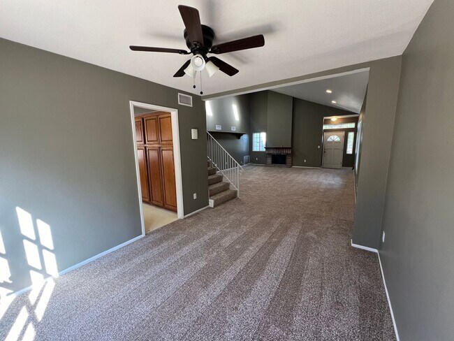 Building Photo - Stunning 4 Bedroom, 3 Bath Tierrasanta Hom...