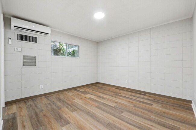 Building Photo - 1312 N Adams St