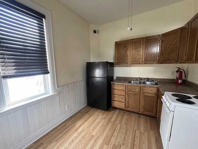 Building Photo - 514 E 500 S