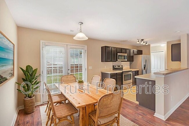 Building Photo - 114 Tyger St