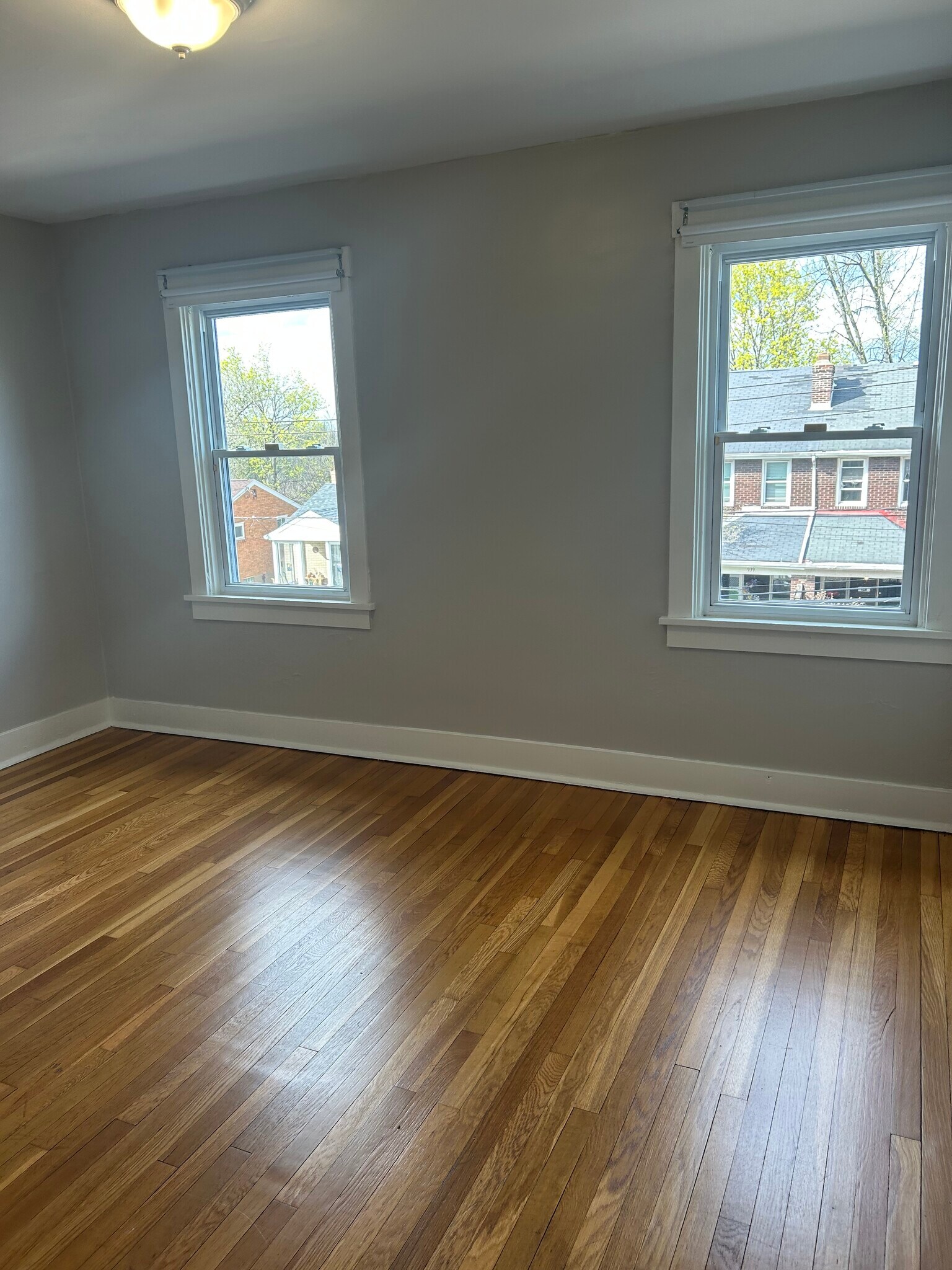 Building Photo - 940 Mirror St