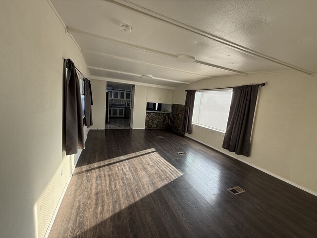 Building Photo - 3189 Eastview Rd