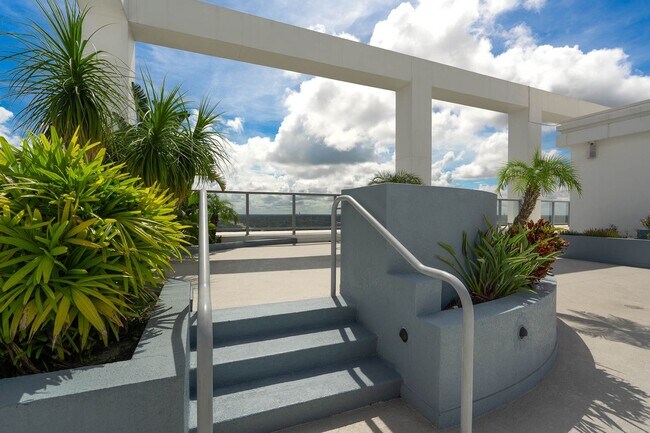 Building Photo - “Sleek Design Meets Walkable Downtown Livi...