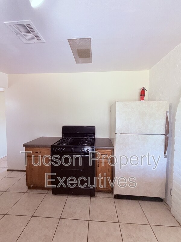 Building Photo - 3626 E Sylvane St