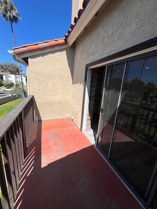 Building Photo - Newly Renovated Two Bed, Two bath La Costa...