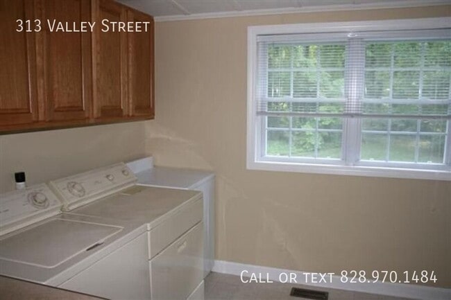 Building Photo - 313 Valley St