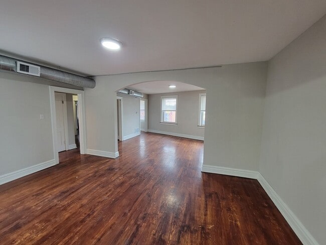 Building Photo - Kingshighway &amp; Lansdowne Apts.