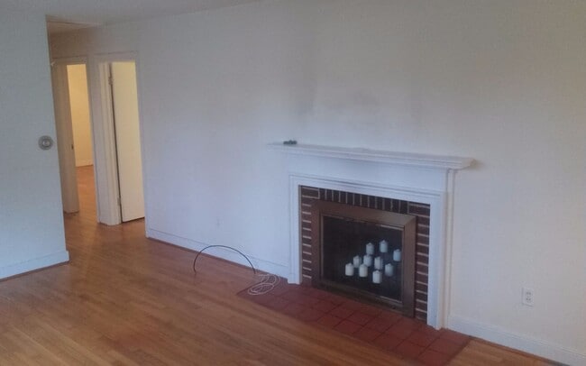 Building Photo - Classic 3 Bedroom Brick Rancher in Henrico...