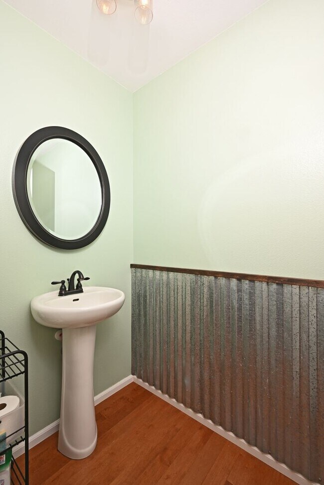 Building Photo - Amazing Home in Orting!!