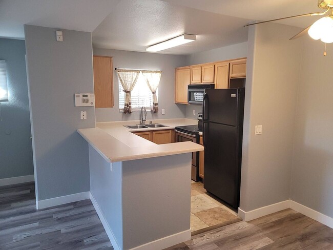 Building Photo - Spacious downstairs 2 bedrooms 2 bathroom ...