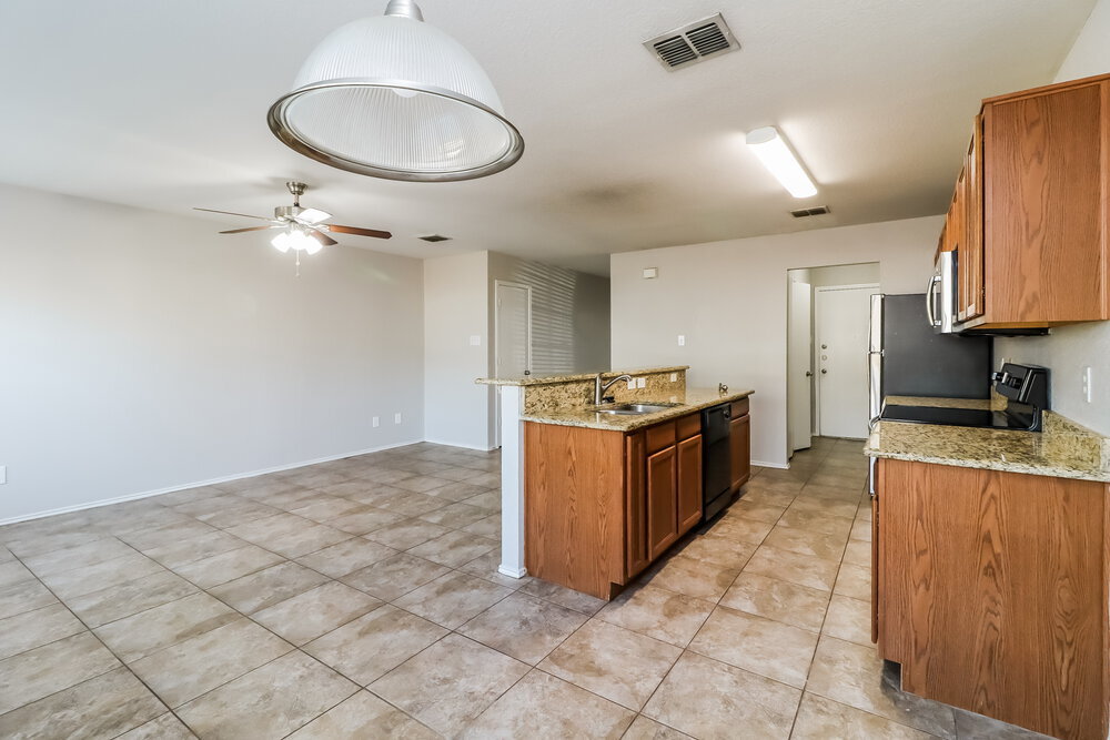 Building Photo - 10628 Wild Oak Dr