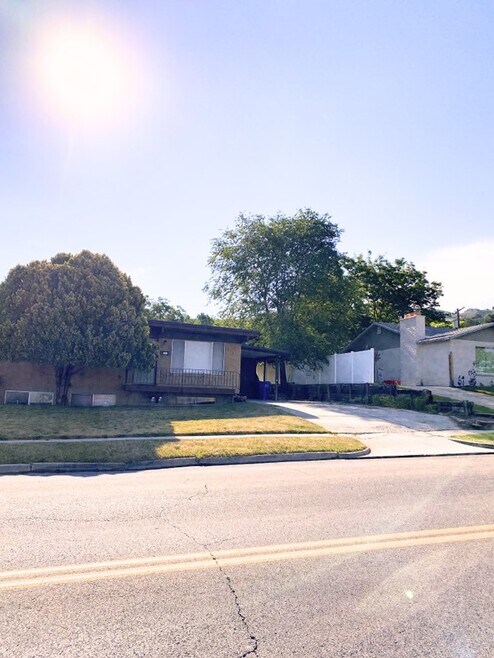 Building Photo - 2639 S 400 E