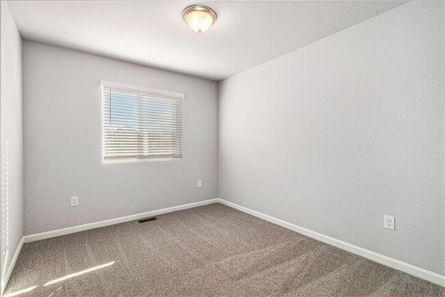 Building Photo - 109 Iris Ct