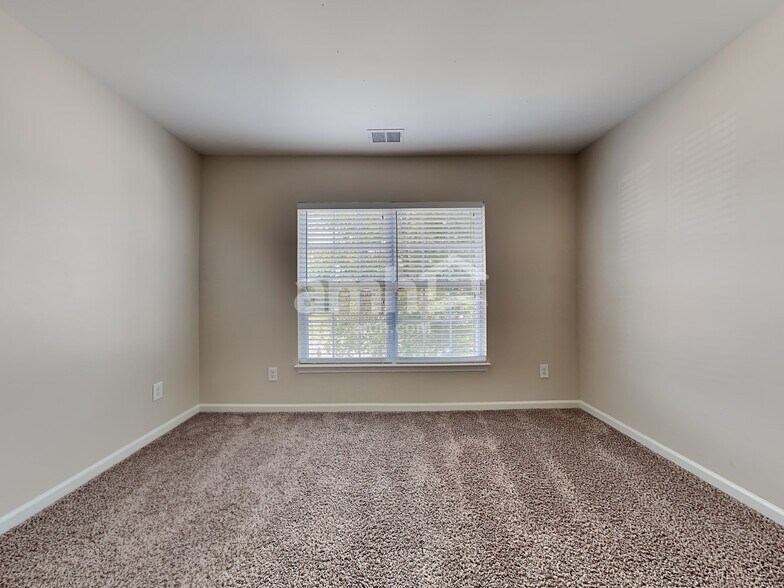 Building Photo - 7492 Hawks Cir