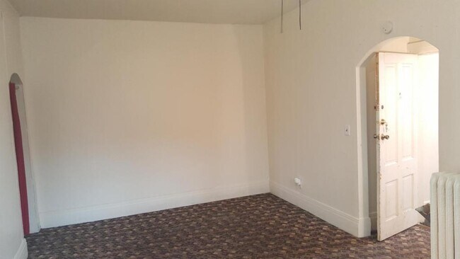 Building Photo - 1132 Vine St. La Crosse WI