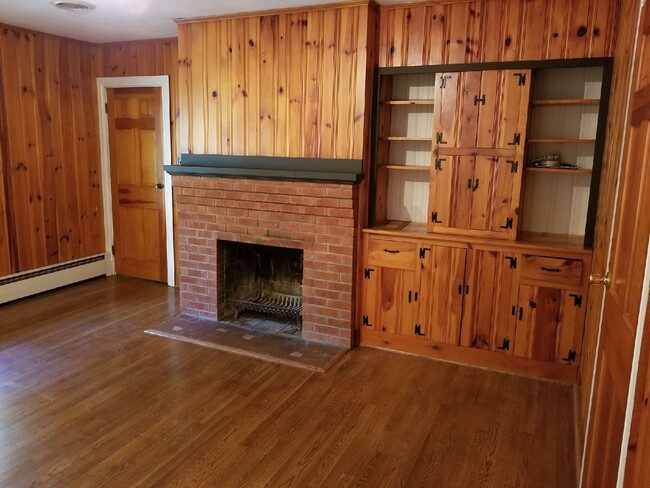 Building Photo - Lovely 3 BR brick ranch in Hidenwood