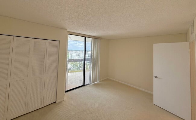 Building Photo - 2000 Presidential Way