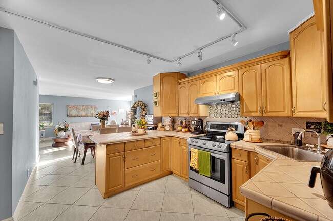 Building Photo - 261 Wimbledon Lakes Dr