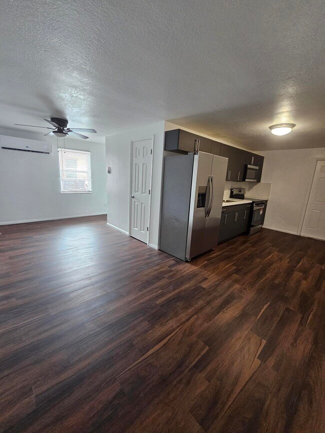 Building Photo - 148 W 14th St