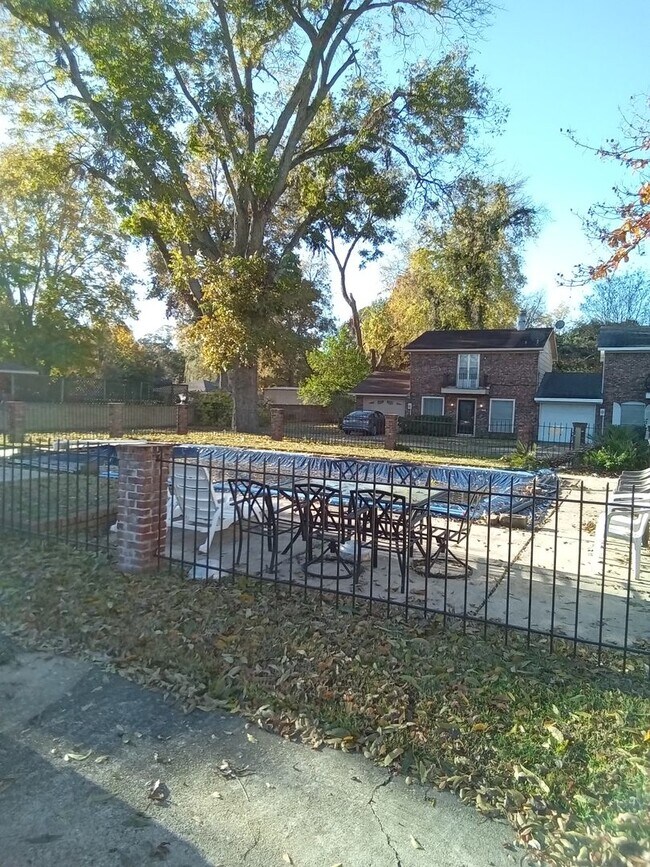 Building Photo - ***Broadmoor / Anderson Island Area***